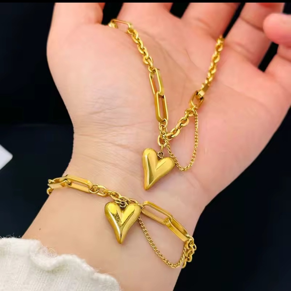 – Elegant 18K Gold-Plated stainless steel necklace with bracelet set